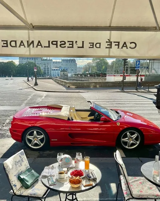 🍰 Café de l’Esplanade – Paris's Trendy Social Hub