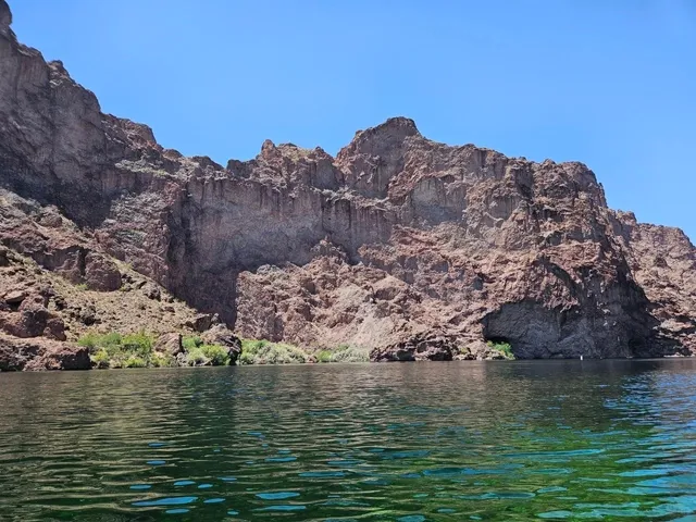 Emerald Cove – Kayaking in Crystal Green Waters! 🚣💚