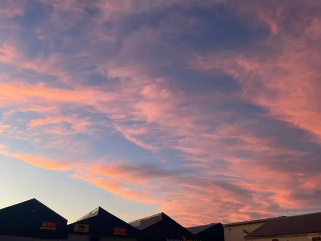 An Evening Stroll Through Albury: Capturing Australia's Country Soul 