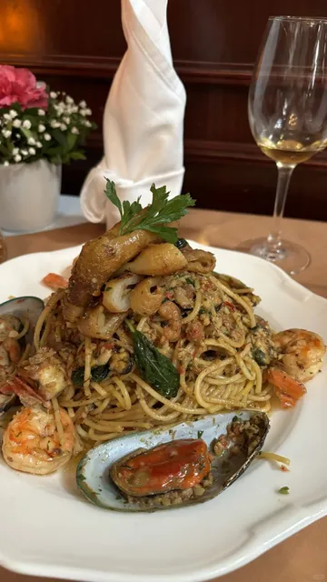 🇭🇺 | Back for More Foie Gras and Seafood Noodles 🍖