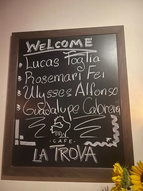 Miami's Culinary Rumba: Café la Trova's Flavorful Swing! 🎺