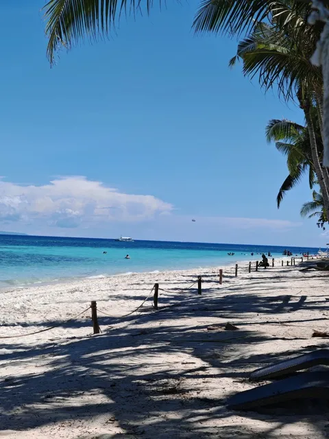 Bohol’s Best-Kept Secret: A Luxury Beach Club Meal for Under 100RMB! 