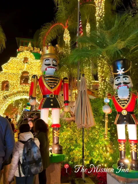 LA Holiday Guide: Best Christmas Spots from Beaches to Fairy Lights! ✨