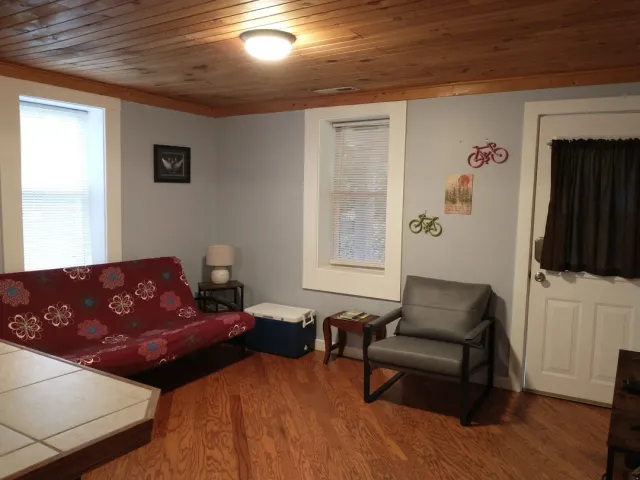 🏡 Quiet, Practical, Authentic & Affordable – The Perfect Getaway! 🌲