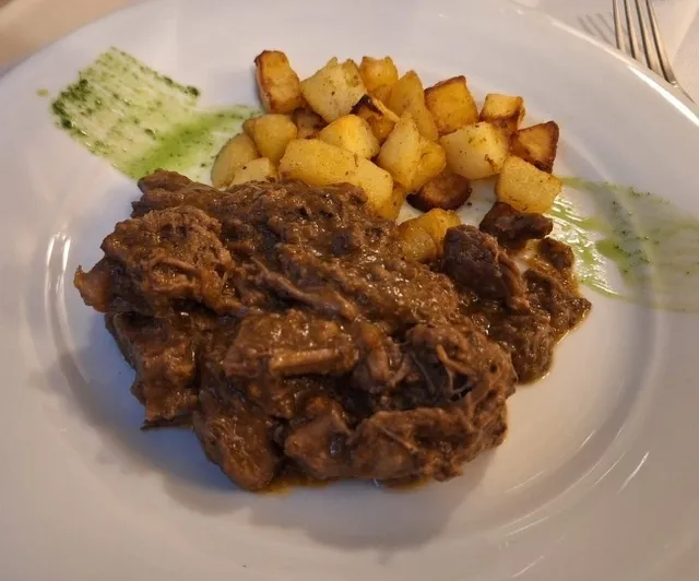 A Small and Cozy Verona-Style Restaurant