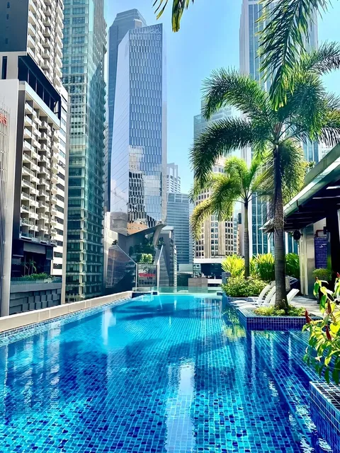 In the Heart of Singapore's City Center! 🌟
