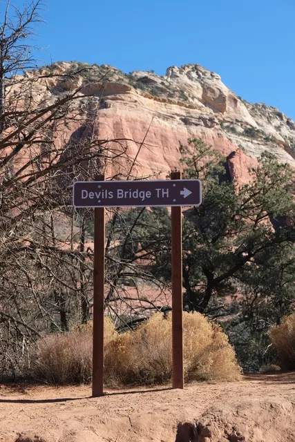🇺🇸 Life Photo +1 Series: Hiking Sedona’s Must-See Devil’s Bridge