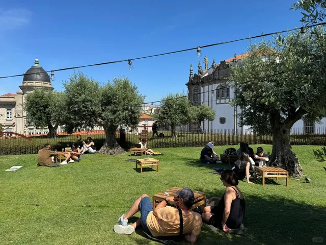 Skipping the sights to chill | Porto’s Grass Bar BASE 🏕️
