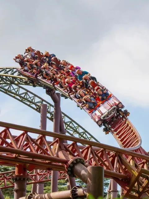 🇬🇧 The Most Thrilling Roller Coaster Park Near Manchester! 🎢✨