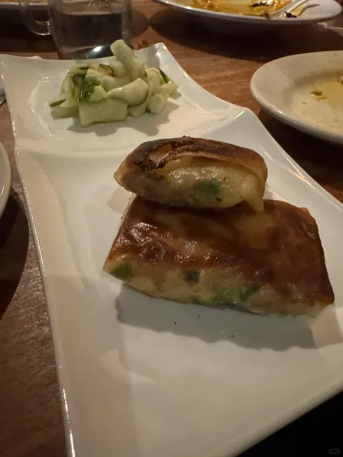 I Found Xinjiang-Style Baked Buns + Meat Pies in Madison! 🥟