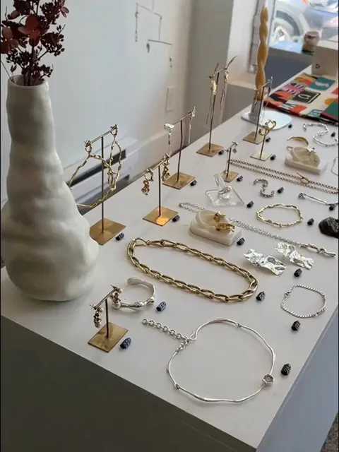 Seattle Store Visit｜Exploring the Niche Jewelry Brand FARIS