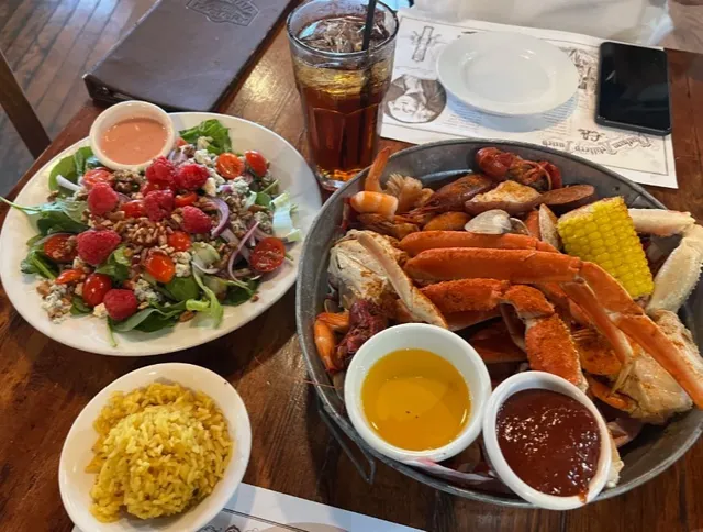  Savannah's Seafood Gem: The Shrimp Factory! 🦐