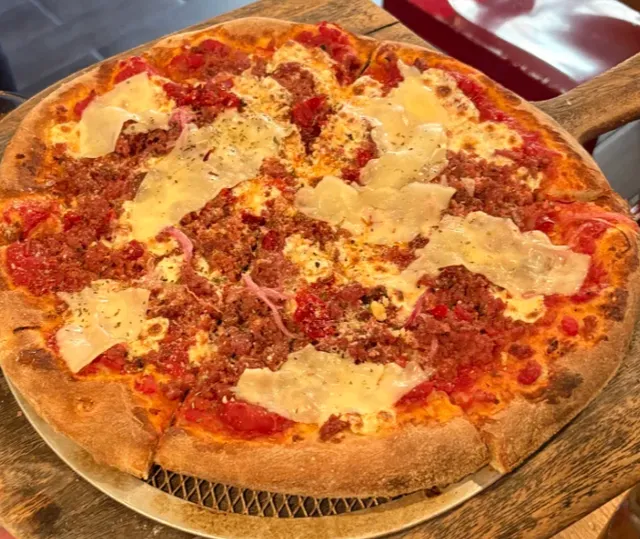 Boston | Salty Pig's Handmade Pizza is Surprisingly Delicious! 🐽🍕