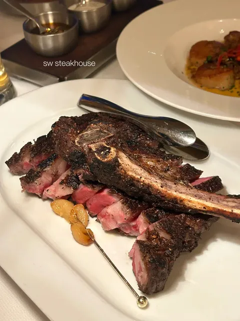 Las Vegas | Steakhouse with Emoji Balls 🍔