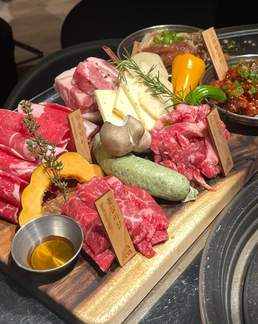 ​​Who Hasn’t Tried This 4.8★ Korean BBQ Yet?​​
