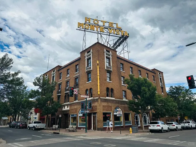 Arizona's Desert Oasis - Flagstaff 🌲❄️🏡