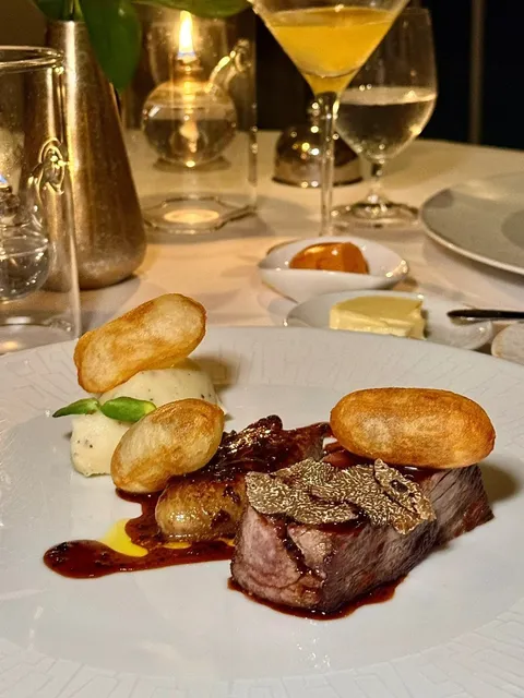 5 Must-Try Restaurants You’ll Regret Missing! 🌺