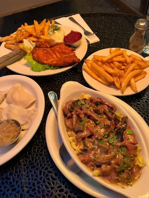 New York | Hidden Gem Ukrainian Cuisine at Veselka