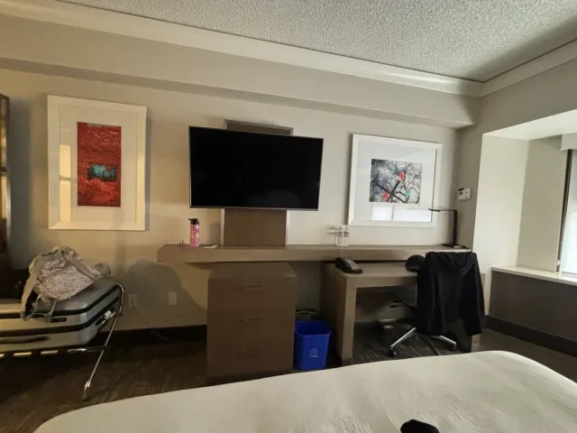 A Short Stay in Seattle – Honest & Balanced Hotel Review! 🏨✨📝