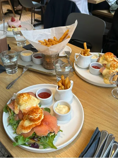 🥞 Flipper’s NYC: A Brunch Spot Disguised as a Soufflé Cafe