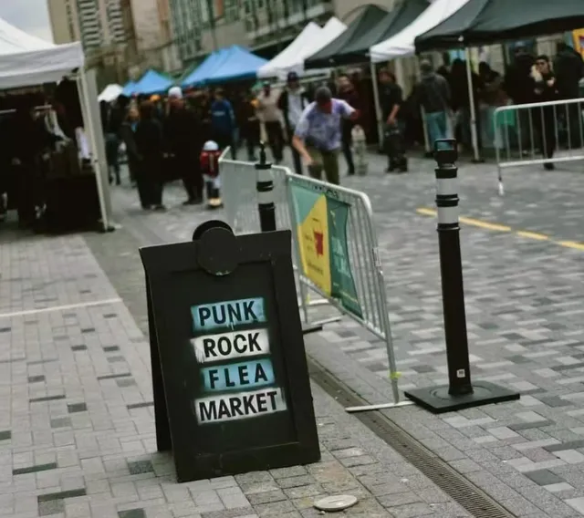 Do Shopping in the Ontario Flea Market