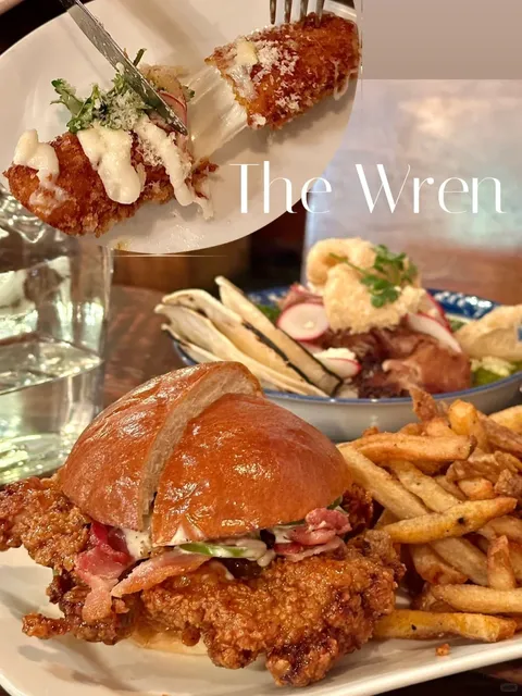 🍻 Toronto's Hidden Gem Pub: The Wren's Insane Mozzarella Sticks & Mor