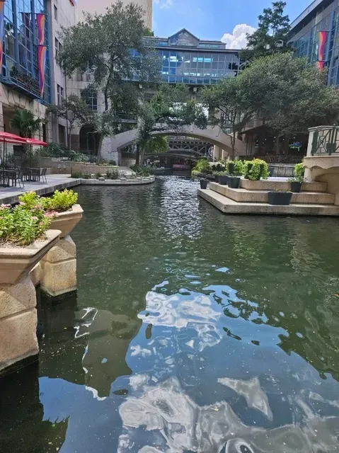 OMG, This San Antonio Hotel Totally Surprised Me! 😍🏨