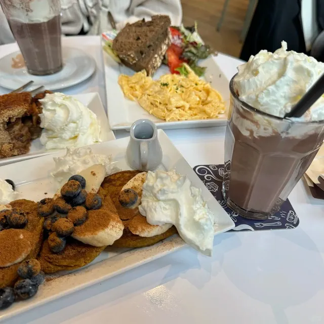 🇳🇱 What I Ate in Amsterdam | Delicious Finds