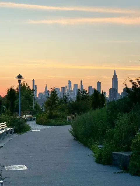 Bushwick Inlet Park: A Beautiful & Serene Surprise! 🌇✨