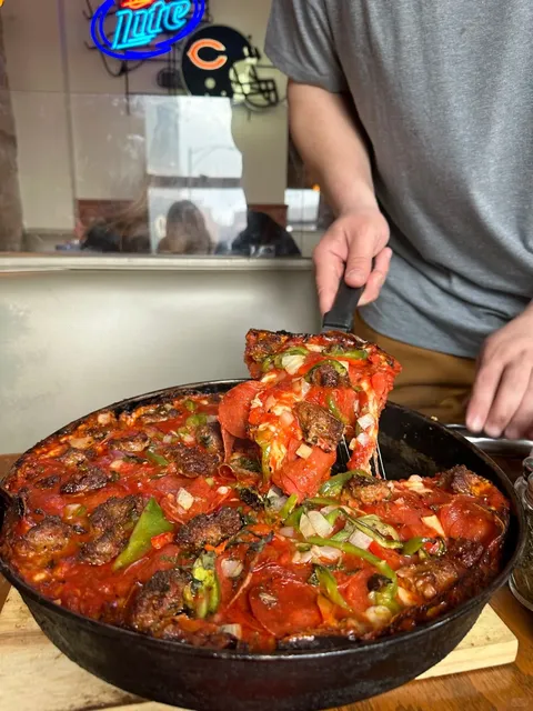 Chicago's Best-Kept Secret: Pequod's Legendary Deep-Dish Pizza 🍕🔥