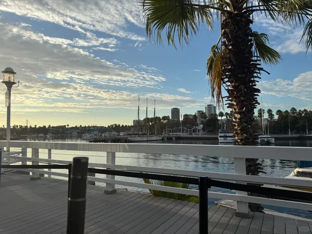 Ubuntu Cafe – Long Beach's Delicious & Instagram-Worthy Spot 📸