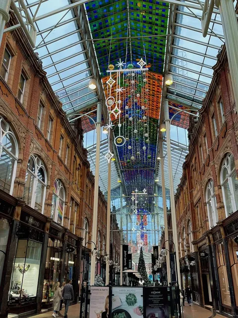 🇬🇧 A Day in Leeds: Where Heritage Meets Hustle! 🌆✨