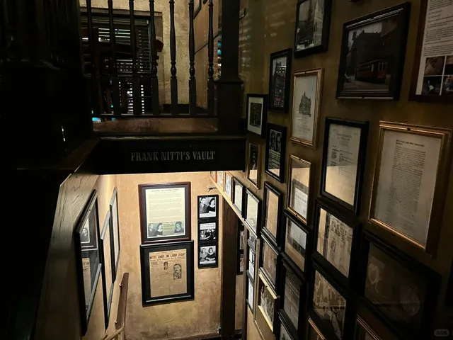 Mafia-Vibes Restaurant in Chicago 🕵️‍♂️