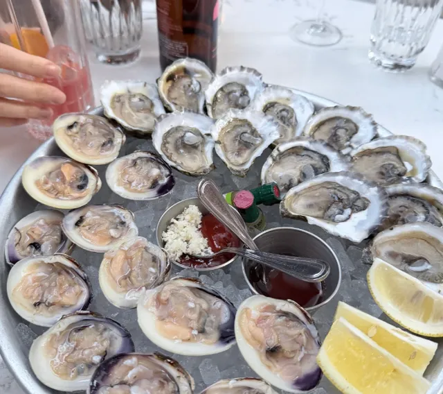 Greenpoint Oyster Happy Hour 🦪