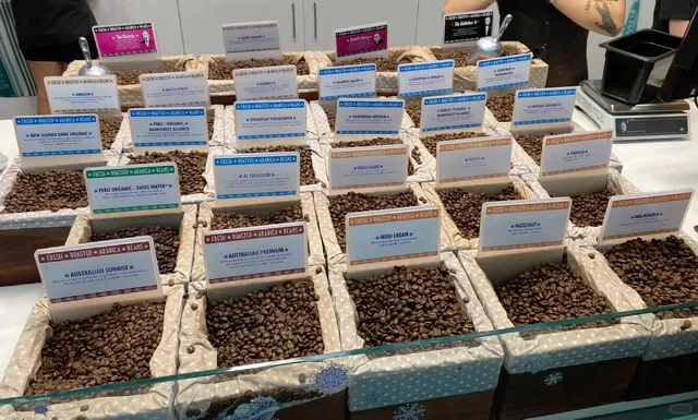 Cairns' Coffee Gem: A Nutty, Irresistible Brew! 🌰