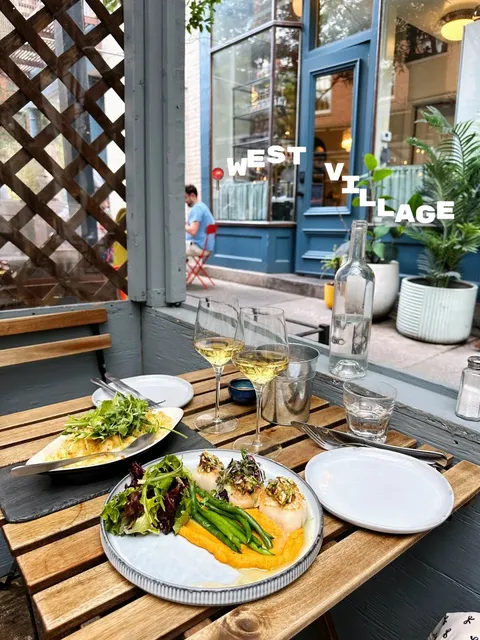 New York | Chilling in the West Village on a Summer Evening