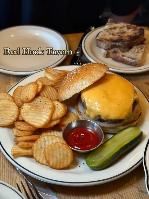 What Makes This SUPER Viral, Impossible-to-Book TikTok Burger 🍔