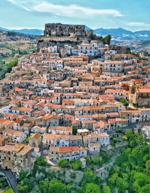 Italy's Most Beautiful "Stacked Mountain Town"!