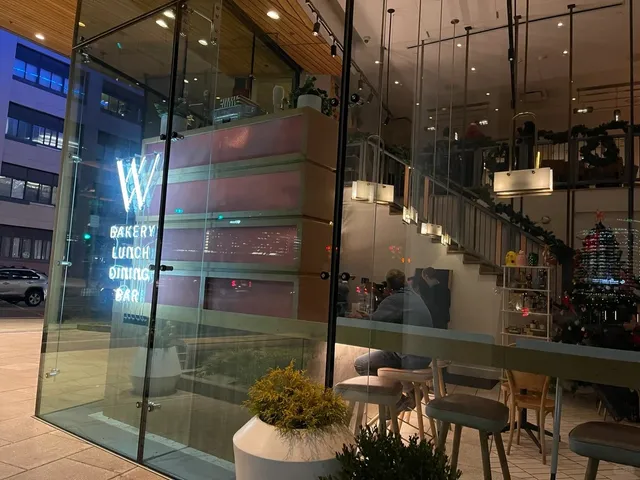 Philadelphia Christmas Vibe | Walnut Street Cafe