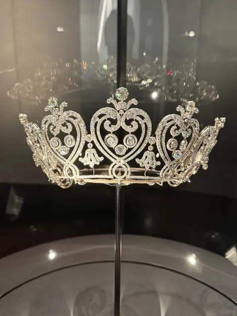 🇬🇧 ​​London Exhibition Alert: Cartier's Crown Jewels Take Over V&A!​