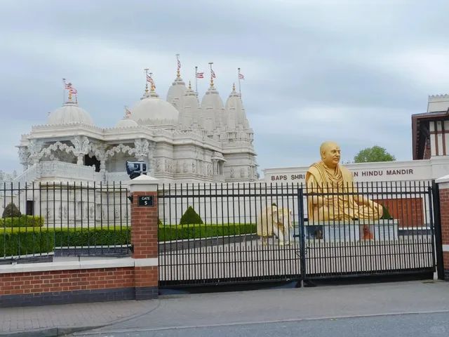 🇬🇧 Exploring London's Magnificent Hindu Temple (With Insider Tips!)
