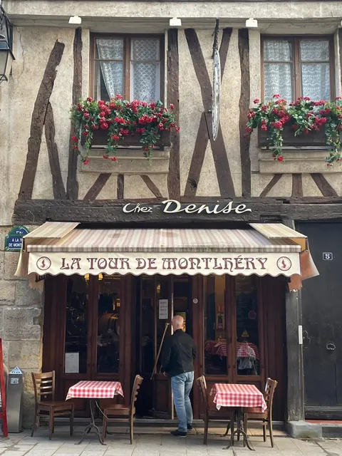 🇫🇷 Paris Duck Confit So Good You'll Want To Take It Home! 🦆✈️