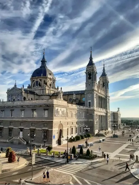 🇪🇸 Madrid City Walk Guide: Routes + Attractions + Food