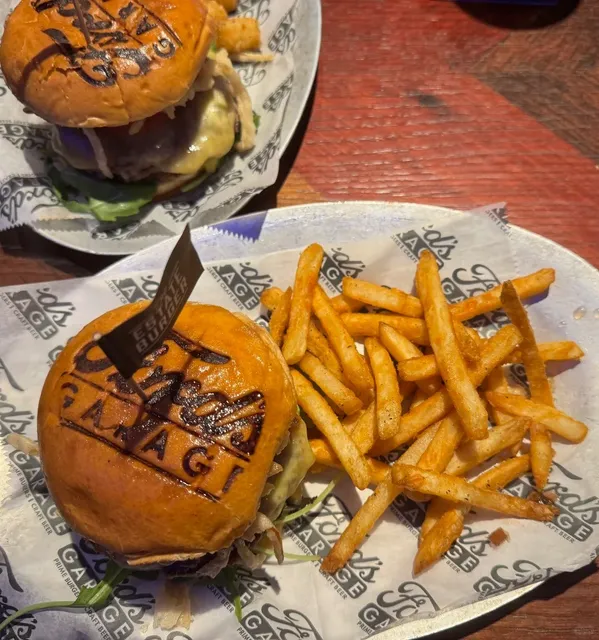 🍔 Gainesville Food Recs | Ford‘s Garage 🚗💨