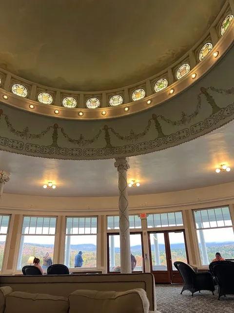 🇺🇸 Checked In: Omni Mount Washington Resort! 🏔️✨  