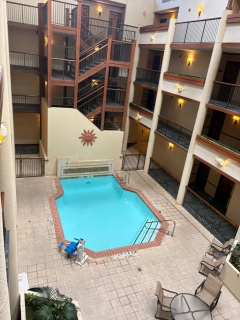 Hilton Garden Inn Review – A Truly Pleasant Stay! 🏨