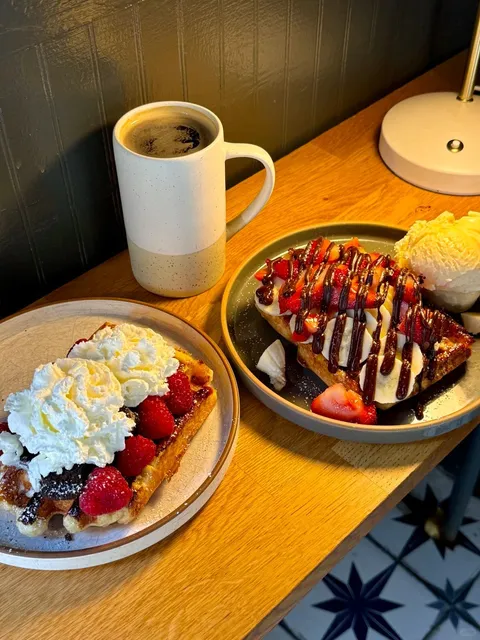 Zinneken's Belgian Waffles - Where Diet Plans Go to Die 🧇💔  