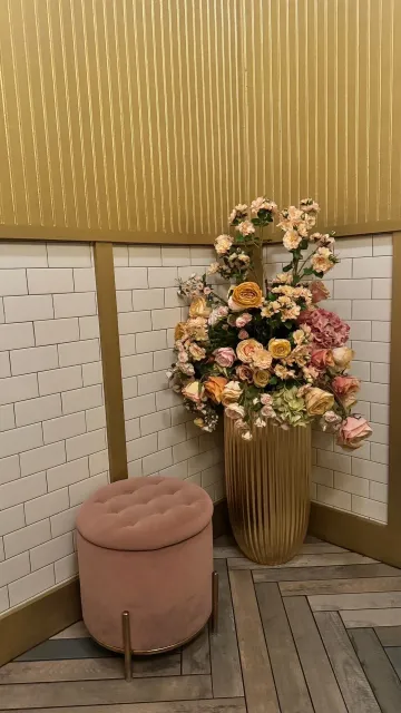 🍓 A Beautiful Brunch Spot! 🍽️