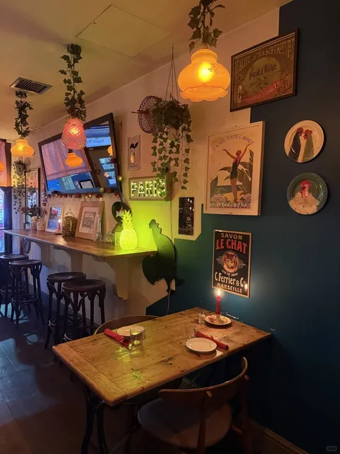 Chez Elles: A Cozy and Delightful French Bistro in London 🥐