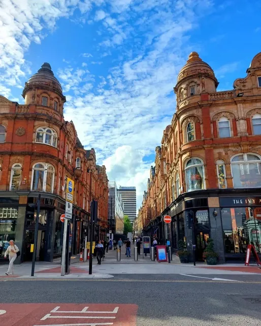 Leeds – The "Little London" of England! 🇬🇧✨